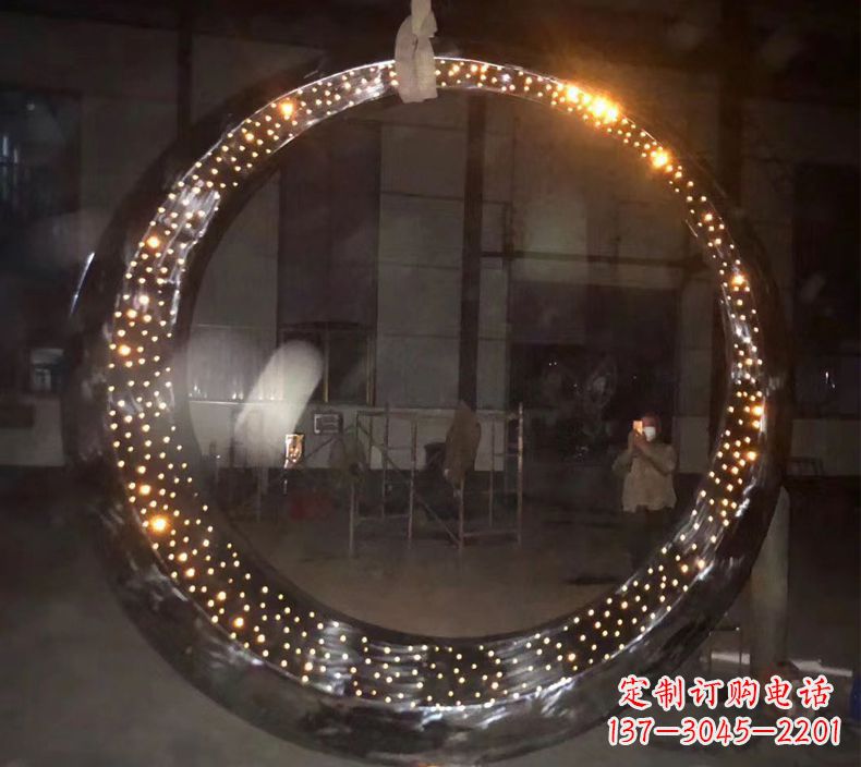 仙桃璀璨夜空,不锈钢发光月亮雕塑