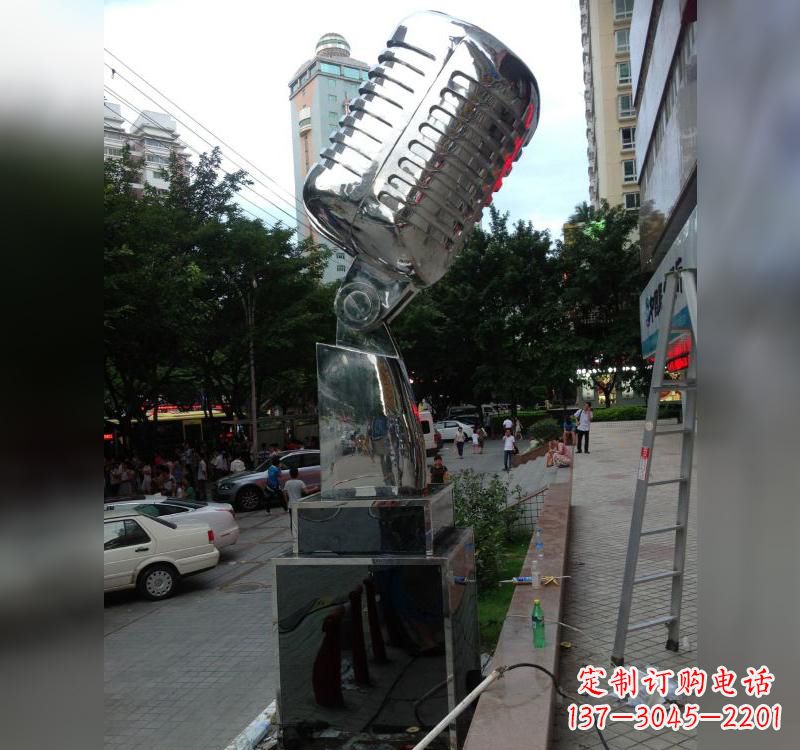 仙桃不锈钢话筒雕塑高贵而又精致