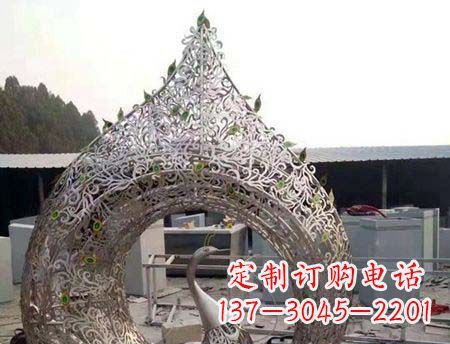 仙桃不锈钢镂空孔雀雕塑精美的艺术之作