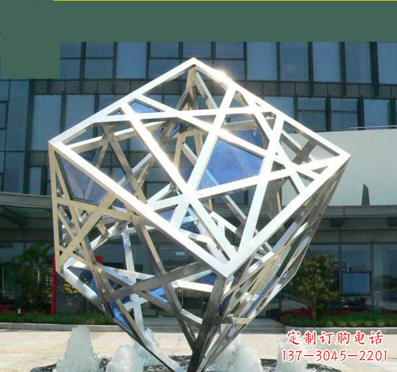 仙桃不锈钢镂空魔方雕塑艺术与智慧的完美结合