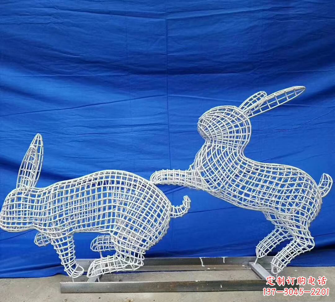 仙桃不锈钢镂空兔子精美雕塑展现可爱