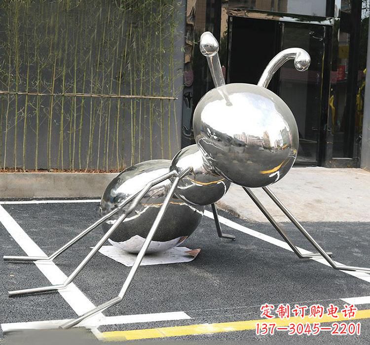 仙桃不锈钢蚂蚁雕塑象征着勤劳与坚毅