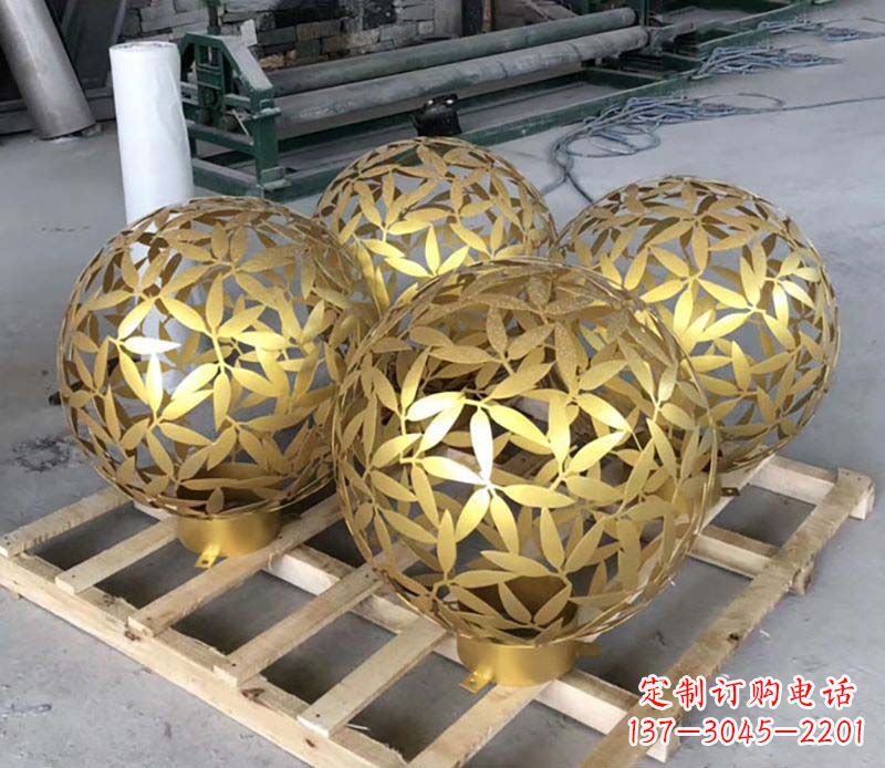 仙桃不锈钢树叶镂空球的美妙景观