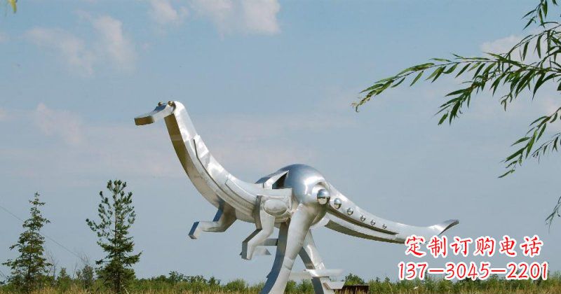 仙桃不锈钢鸭嘴龙雕塑传递自然之美
