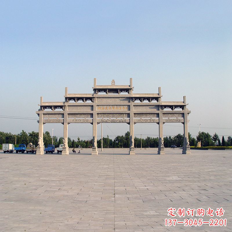 仙桃城市广场冲天式石雕牌坊