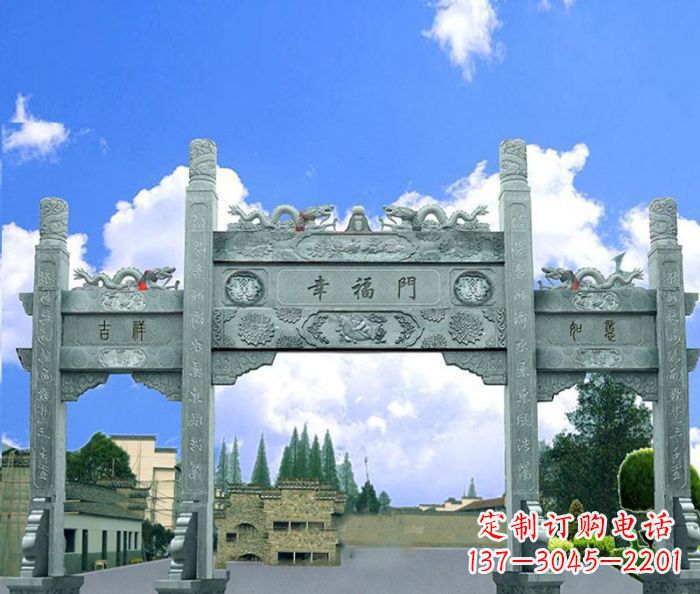 仙桃村庄三门牌坊的雕塑之美