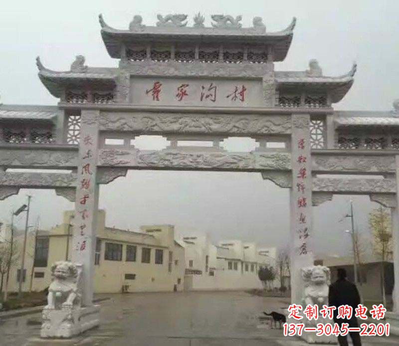 仙桃村庄三门石牌坊雕塑的历史与文化