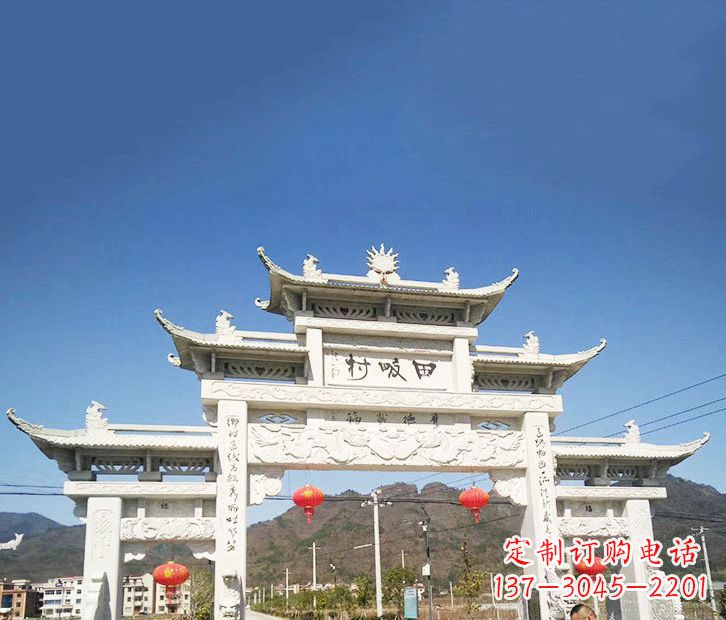 仙桃村庄的牌坊雕塑