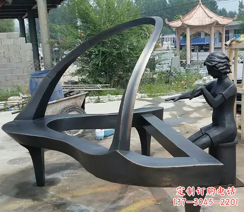 仙桃钢琴抽象铜雕