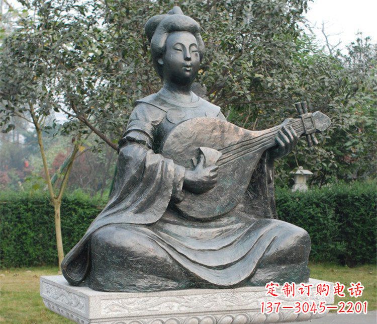 仙桃古典风情弹琵琶雕塑