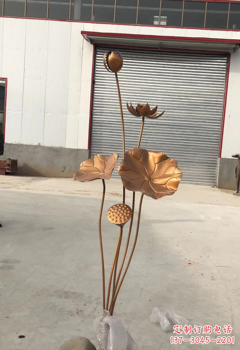 仙桃古典锻铜荷花雕塑