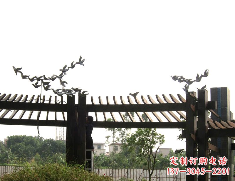 仙桃飞翔美景·鸽子雕塑