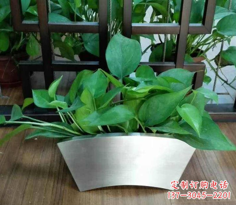 仙桃高质量不锈钢花盆雕塑,享受自然完美烘托