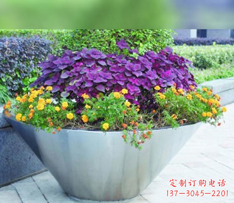 仙桃中领雕塑精致无比的花盆雕塑