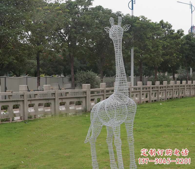 仙桃浪漫活力·不锈钢镂空长颈鹿雕塑