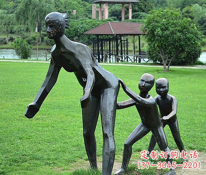 仙桃公园抽象老鹰捉小鸡人物铜雕