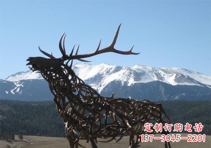 仙桃公园抽象鹿动物铜雕