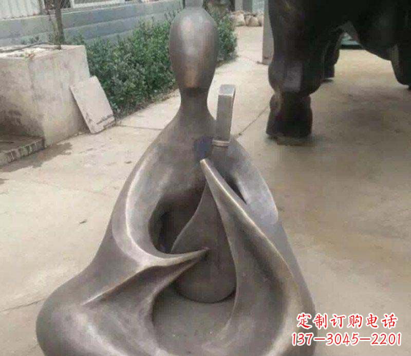 仙桃抽象景观弹琵琶铜雕