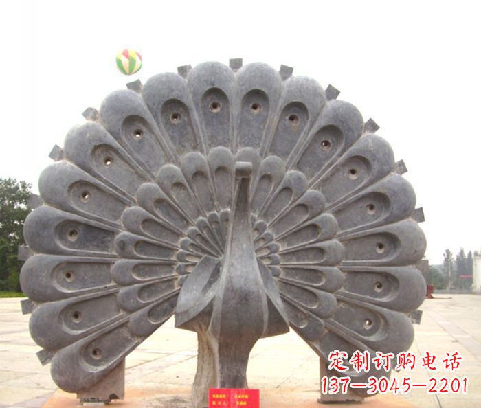 仙桃公园动物孔雀开屏石雕