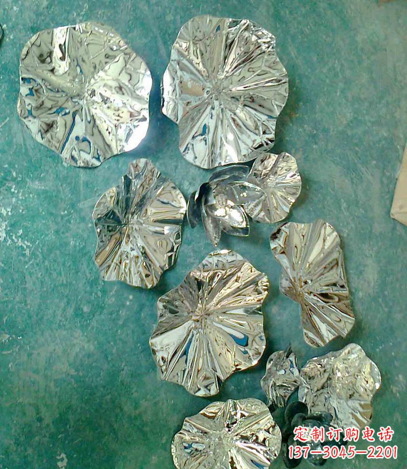仙桃精致锻铜荷叶造型雕塑