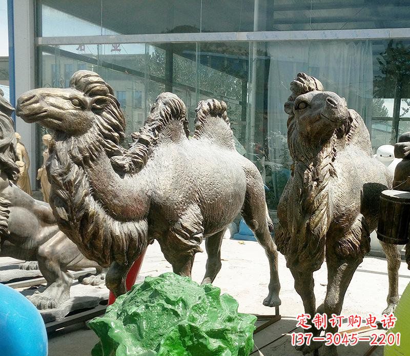 仙桃公园骆驼动物铜雕 (2)