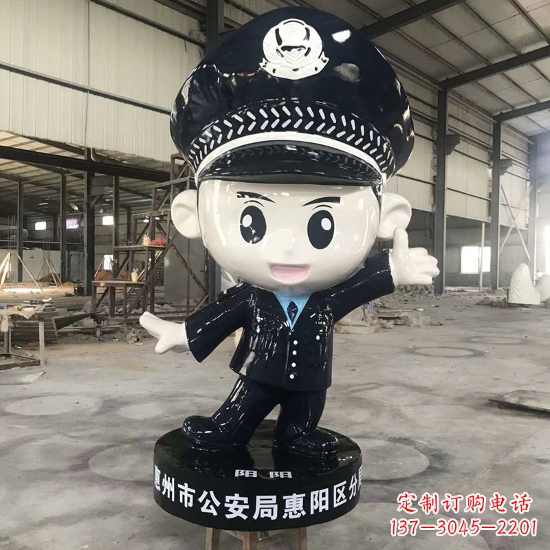 仙桃可爱警察雕塑，萌趣满满！