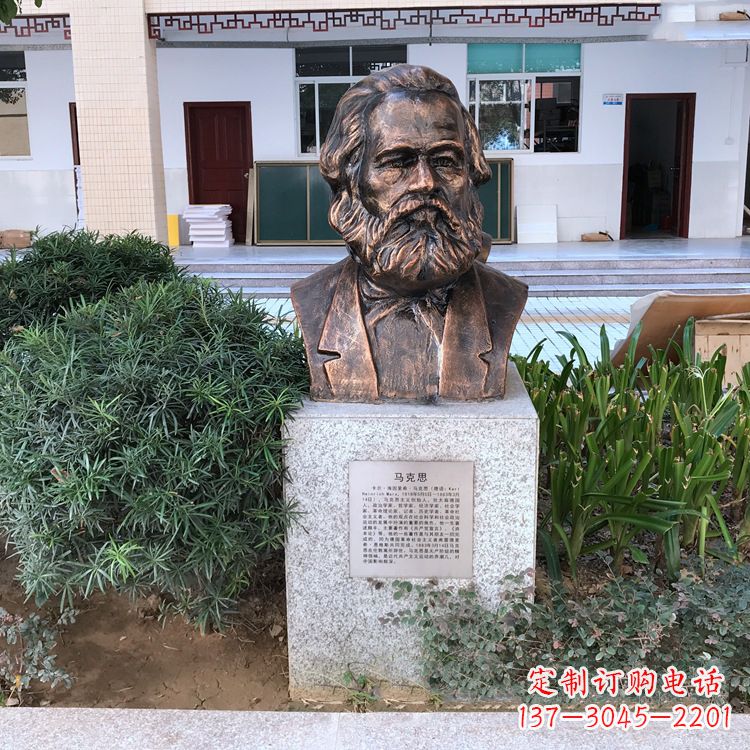 仙桃马克思铸铜头像雕塑，记录校园历史精彩