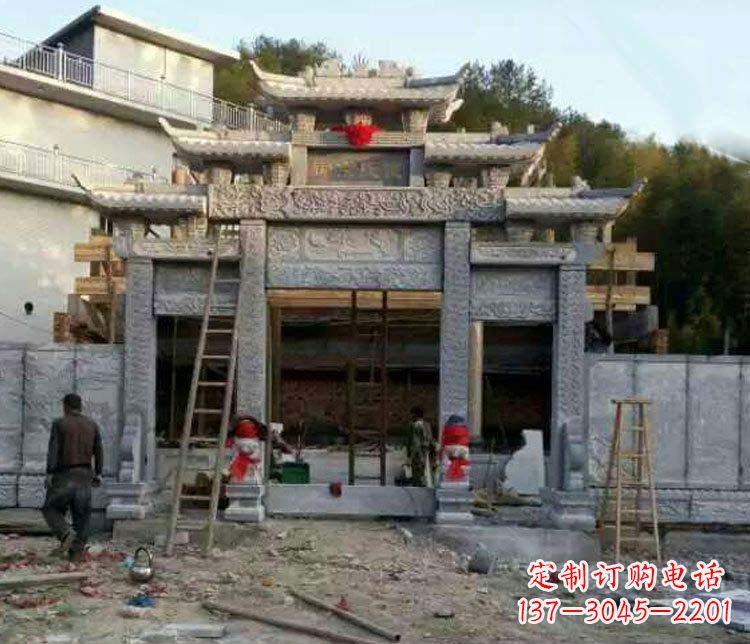 仙桃三门仿古石雕牌坊打造质感升级的精致建筑