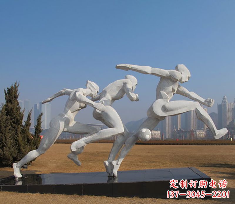 仙桃踢足球不锈钢运动雕塑