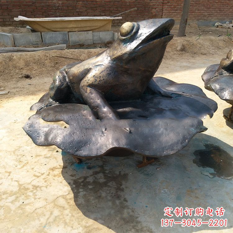 仙桃铜雕青蛙喷水雕塑