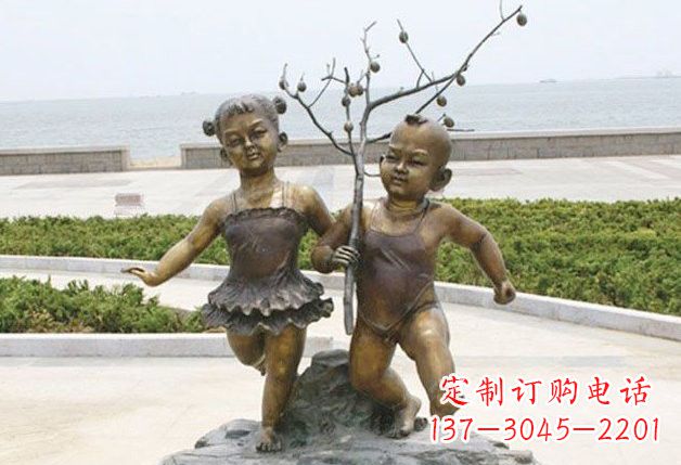 仙桃玩耍的儿童铜雕