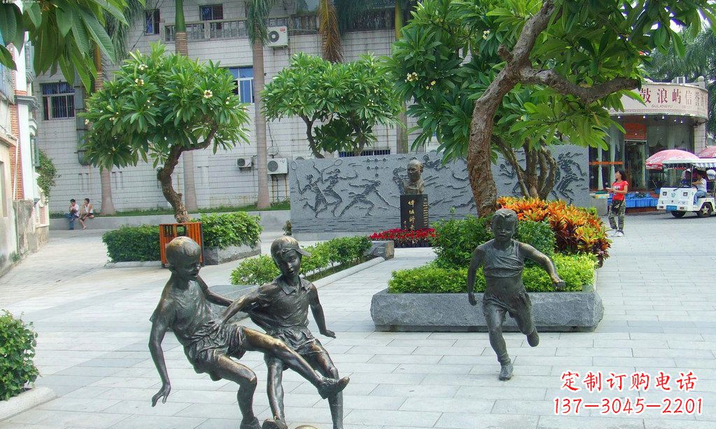仙桃小孩踢足球铜雕