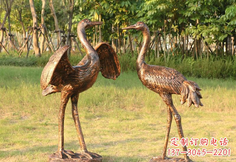 仙桃展翅仙鹤铜雕